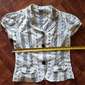 White Button blouse w black embroidery